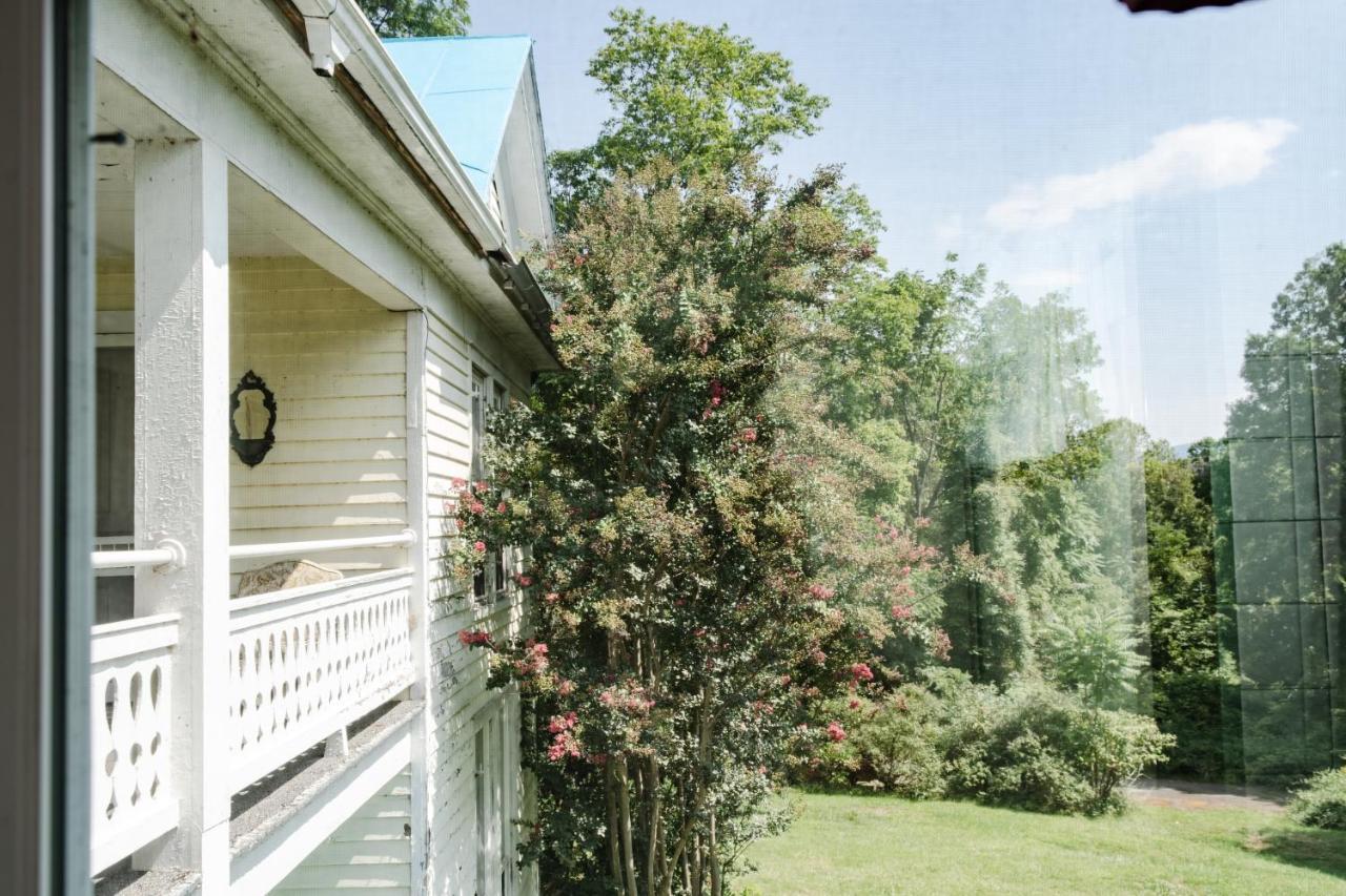 The Mark Addy Bed And Breakfast Nellysford Exterior photo